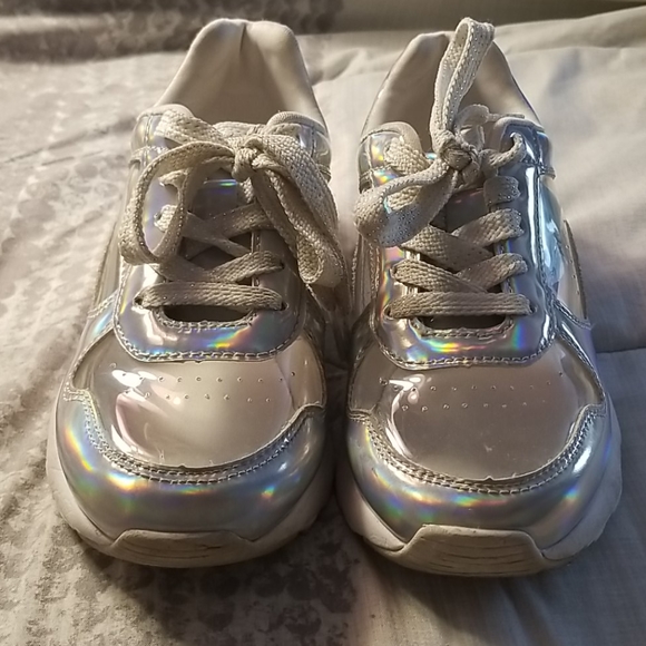 Shoes - Picture 2 of 7